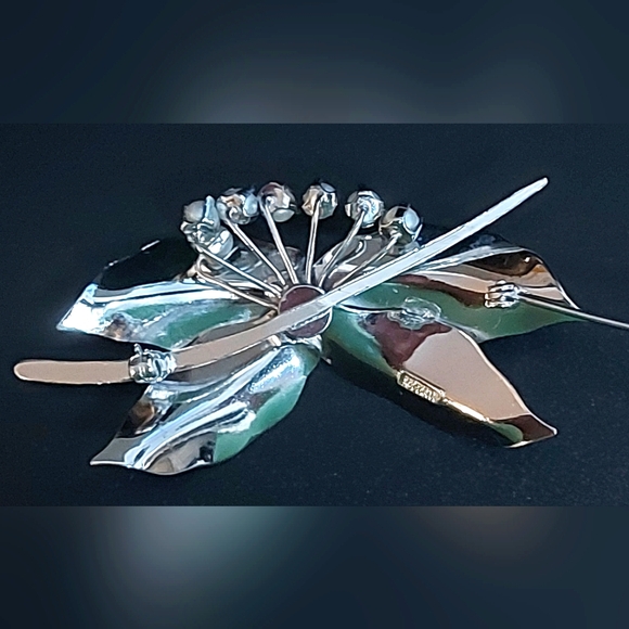 Bond Boyd Sterling Leaf and Pearl Brooch with matching Screw Back Earrings - Picture 4 of 8